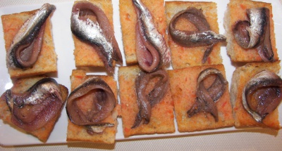 Degustar las anchoas de L’Escala