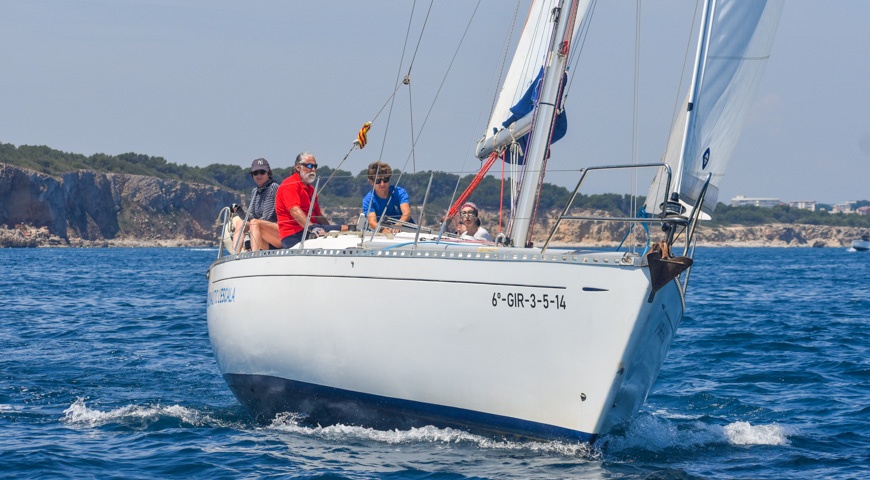 Navega en un velero - Reserva aquí