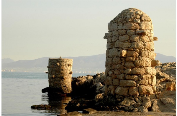 Piliers d'amarrage et bollards