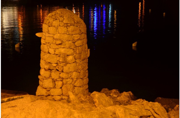 Piliers d'amarrage et bollards