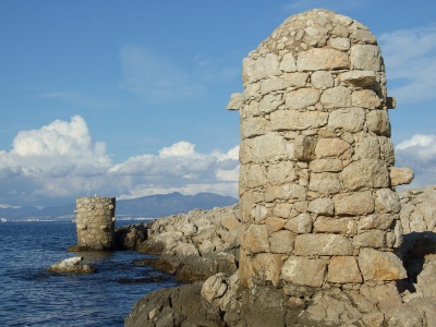 Piliers d'amarrage et bollards