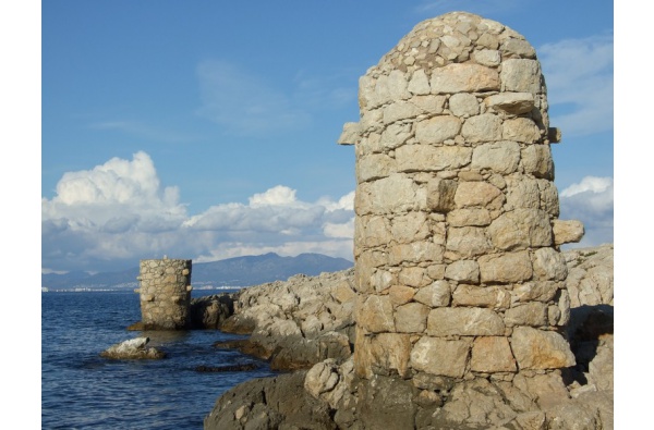 Piliers d'amarrage et bollards